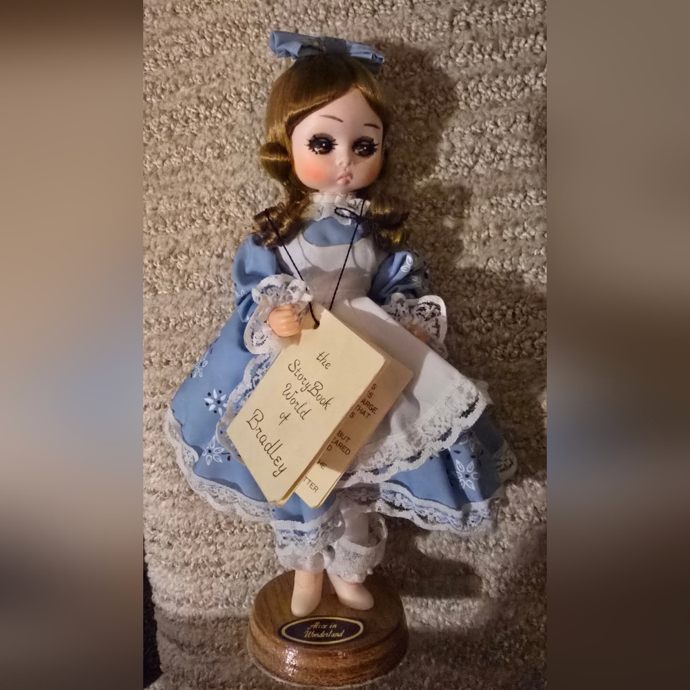 Bradley DOLL - Alice In Wonderland